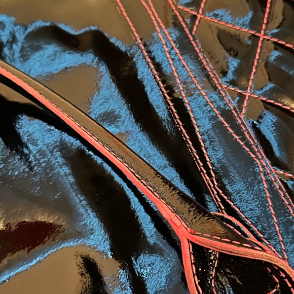 Cavalcanti 🌸 Black Patent Leather Purse - Picture 3 of 9